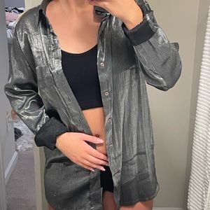 Super cute shiny button up